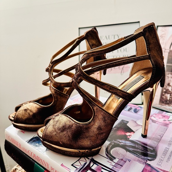 BCBGMAXAZRIA Bronze Platform Strappy Zip Back Peep-Toe Pumps, Size 7 1/2 - Picture 4 of 10